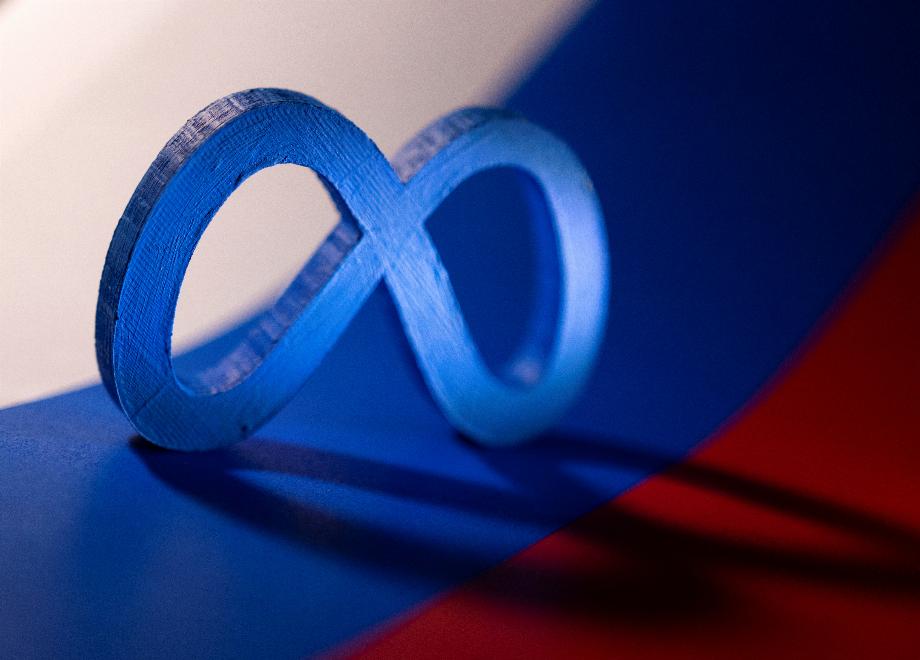 Méta logo sur un drapeau russe (Reuters)