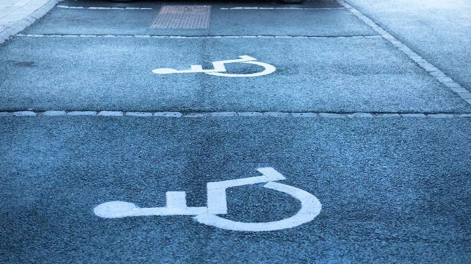 Un homme s'est montré empathique face à l'attitude d'un conducteur qui occupait une place pour personnes handicapées (Getty)
