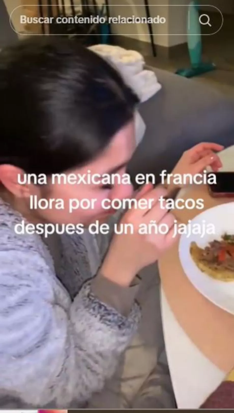 La Mexicaine n'a pas pu s'empêcher de pleurer lorsqu'elle a de nouveau goûté à quel point un taco est bon. (TikTok @claudia.vilchis)